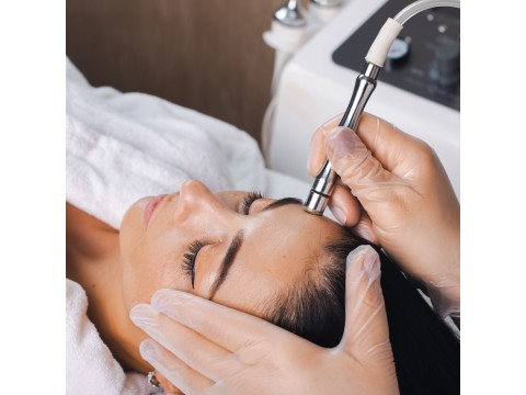 Efektyvus giluminis veido valymas - DEIMANTINĖ mikrodermabrazija